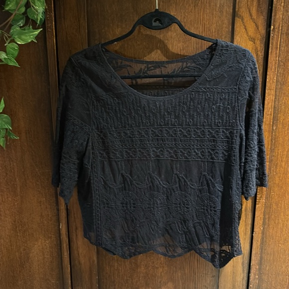 Black Lace Crop Top - Picture 4 of 4